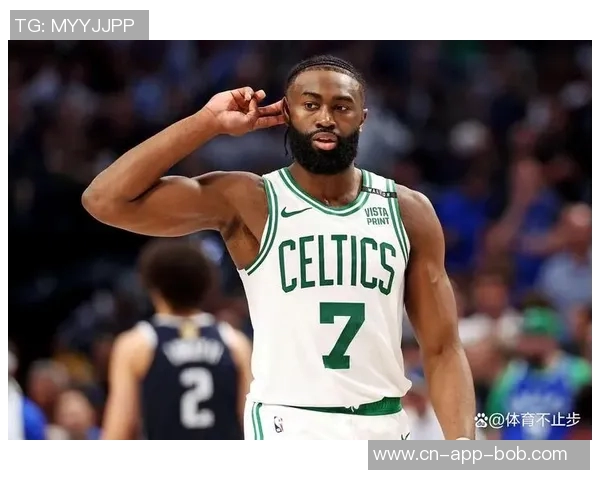 杰伦布朗半场火力全开15投10中狂砍24分3篮板3助攻展现超强实力