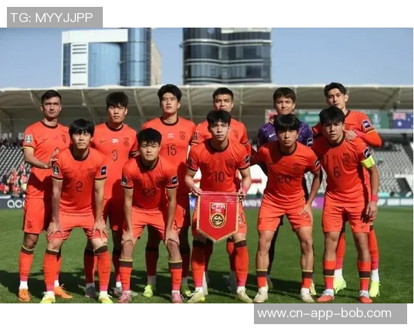 U23国足昨晚恢复训练与散步调整状态今日进行场地适应训练以备战赛事